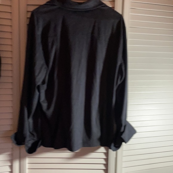 A lightweight 100% polyester feels like soft suede - Picture 2 of 5